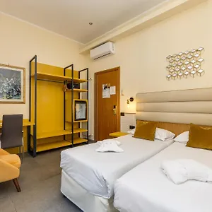 Seven 2*, Roma Italia
